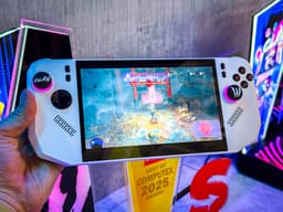 И за синих, и за красных. MSI представила портативную игровую консоль Claw A8 с процессором AMD Ryzen Z2 Extreme