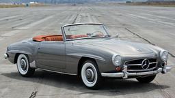 Легенда за 15,9 млн рублей: в Москве продают идеальный Mercedes 190 SL 1957 года