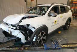 Такой могла стать Lada Niva. Большой и дешёвый кроссовер Dacia Bigster прошёл краш-тесты