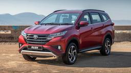 Простой мотор, классический «автомат» и легендарная надежность. Toyota Rush в России продают за 2,69 млн рублей — на 710 тыс. дешевле, чем в марте