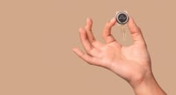 Чип Neuralink Илона Маска получил статус «революционного устройства», которое поможет людям с инсультом, повреждением спинного мозга, церебральным параличом
