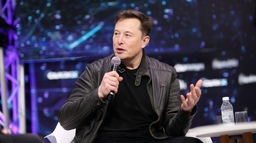 Илон Маск предупреждал: Tesla — снова дороже триллиона долларов, акции рекордно взлетели. Миллиардер переименовал себя в X