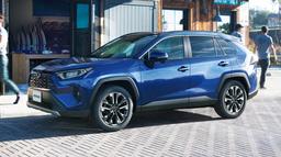 Toyota RAV4 подешевел в России: теперь новую машину можно заказать за 2,5 млн рублей