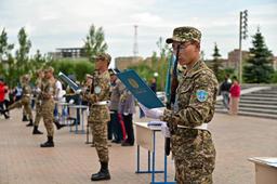 Казахстанцы получат повестки в армию через SMS и на портале Egov
