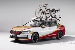 Представлен новый Skoda Superb с холодильником и сдвижной дверью