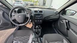 Lada Granta Active Cross с клиренсом почти 200 мм в разных цветах поступила к дилерам по цене 1,37 млн рублей. Новинку показали внутри и снаружи