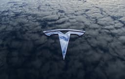 Подростка завалили на экзамене по вождению из-за стандартной функции Tesla