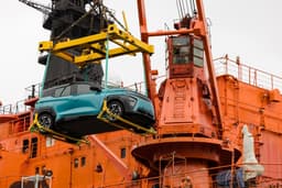 «Атом» штурмует Арктику: российский автомобиль отправили на ледоколе в полярную экспедицию