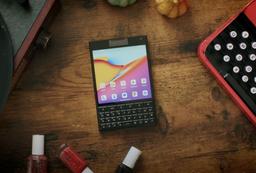 Квадратный дисплей, физическая QWERTY-клавиатура, хорошая камера с телеобъективом — всего за $400. Представлен Unihertz Titan 2