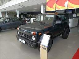 Lada Niva Legend впервые за 13 месяцев вошла в число самых популярных внедорожников в России
