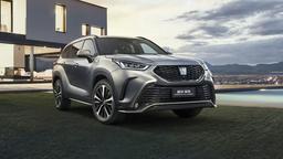 Премиум-версия Toyota Highlander стала доступнее в России: у дилеров появился бензиновый Toyota Crown Kluger за 5,85 млн рублей