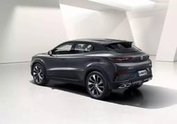 Аналог Haval Jolion и Geely Coolray, теперь дешевле на 800 000 рублей. В России сильно подешевел Changan Uni-T