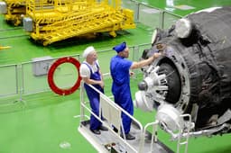 Проверили в последний раз и закрыли обтекателем: «Прогресс МС-31» готов к общей сборке с ракетой