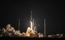 SpaceX отправила на орбиту четырёхтонный «космический смартфон»