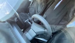 Самая дешёвая Tesla в истории: теперь без панорамной крыши, с упрощённым салоном и освещением