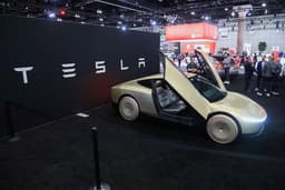 Samsung и Tesla подписали многомиллиардное соглашение: следующие 8 лет чипы для американских машин будет поставлять южнокорейский производитель