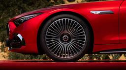 Санкциям вопреки: в Россию привезли новейшие Mercedes-Maybach SL 680 с мощным мотором V8