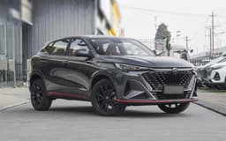 В России появится новый стильный кроссовер Changan X5 Plus: с тремя экранами на передней панели и 188 л.с.