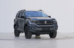 Новый Tank 400 Hi4-T 2025 вырос до 5 метров. Два мотора позволяют буксировать прицеп до 2,5 тонн