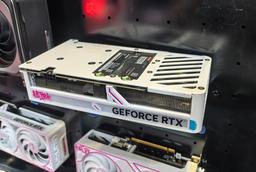 Ни одна линия PCIe не пропадет даром. Colorful показала видеокарту iGame Ultra GeForce RTX 50 с двумя слотами M.2 для SSD