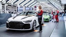 «Бешеный сарай» установил исторический рекорд: фанаты хотят успеть купить Audi RS6 Avant с полностью бензиновым V8