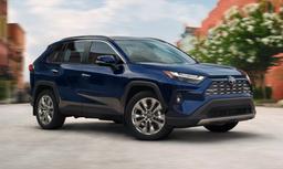 «Параллельный» Toyota RAV4 подорожал в России: теперь за популярный кроссовер просят больше 2,3 млн рублей под заказ (на 150 тыс. рублей больше, чем месяц назад)
