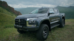 В России прокачали Mitsubishi L200: внедорожник получил огромные шины, дорожный просвет увеличился до 270 мм