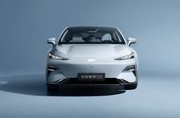 5-метровый полноприводный 646-сильный Geely E8 в Белоруссии продают по цене 122-сильной Lada Aura