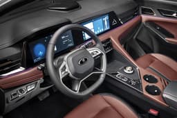 В России продан первый «Москвич 8»: покупатель пересел на российскую новинку с Hyundai Creta