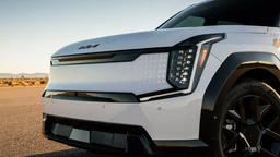 Kia Sportage, K5, Carnival и Telluride вытягивают Kia: электромобили Kia EV6 и EV9 теряют более 40% в продажах, в то время как бензиновые модели бьют рекорды