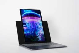 Ноутбук с названием «Проект Пиво». Lenovo показала необычный ноутбук с экраном, который можно развернуть вертикально