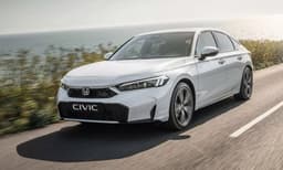 Представлен Honda Civic 2026: минус противотуманные фары, плюс беспроводная зарядка для смартфона