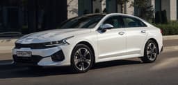Импорт подержанных автомобилей в Россию растет: левый руль впервые обогнал правый, самые популярные модели — Kia K5 и Honda Freed