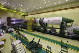 «Роскосмос» собрал ракету «Союз-2.1а»: она отправит транспортный корабль «Прогресс МС-32» — и это дорога в один конец