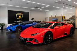 Продажи люксовых авто в России растут несмотря на то, что рынок падает. Россияне раскупают Rolls-Royce и Bentley