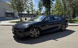 Toyota Camry с 2,5-литровым мотором подорожает до 6,5 млн рублей. В Национальном автомобильном союзе озвучили прогноз по изменению стоимости машин с 1 января 2026 года