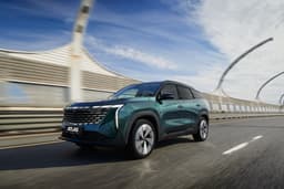 В России продано более 100 000 кроссоверов Geely Atlas