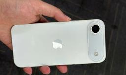 Всё проще: новейший смартфон Apple будет называться не iPhone 17 Air, а просто iPhone Air (фото гарантийного талона)