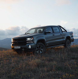 Мотор Mitsubishi, дизайн Chevrolet, рама, 8-ступенчатый «автомат», полный привод — дешевле 4 млн рублей. В России появился новый большой пикап Huanghai N7