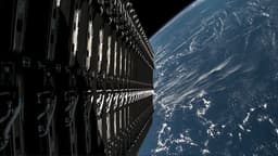 Обломки спутника Starlink вошли в атмосферу над провинцией Канады, опасности для людей нет