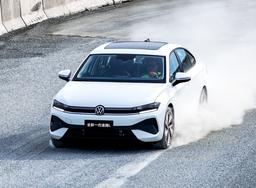 Новый просторный Volkswagen со 160-сильным мотором и 5G — всего 114,9 тыс. юаней (1,34 млн рублей). Новый Volkswagen Sagitar L поступил в продажу