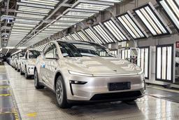 Новый дизайн, шесть мест, амортизаторы с бесступенчатой регулировкой: Tesla Model YL поступила в продажу в Китае