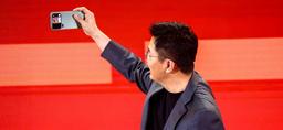 В таком случае ценность селфи-камеры резко падает: глава Xiaomi показал съёмку селфи на основную камеру Xiaomi 17 Pro при помощи дополнительного экрана
