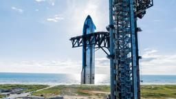 «Готовимся к последнему запуску Starship 2». Илон Маск показал установленный корабль на стартовой площадке