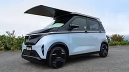 Nissan представил обновлённую Sakura с выдвижной солнечной крышей, обещающей до 3000 км дополнительного пробега в год