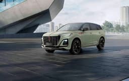 Улучшили специально для России: премиальный кроссовер Hongqi HS3 получил ряд обновлений