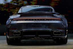Убытки Porsche взлетели до 1 млрд долларов. Компания замедляет переход на электромобили и теряет позиции в Китае