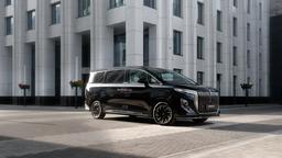 Полноприводный аналог Toyota Alphard с функцией массажа «горячими камнями» сильно подешевел в России. Сколько просят за Hongqi HQ9