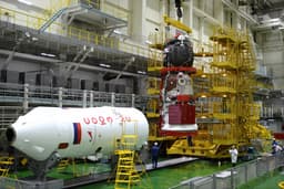 Запуск экипажа МКС-74 всё ближе: пилотируемый «Союз МС-28» вернулся из вакуумной камеры 
