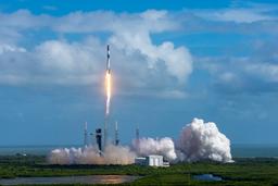 SpaceX побила рекорд: компания запустила уже 137 ракет за год